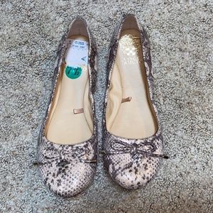 VINCE CAMUTO Eryn snake print ballet flats 7-1/2